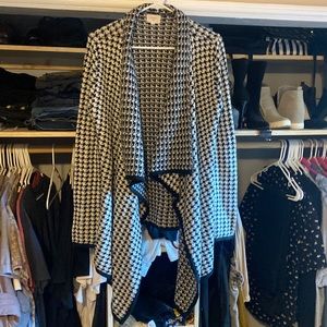 DONATED- Houndstooth cardigan